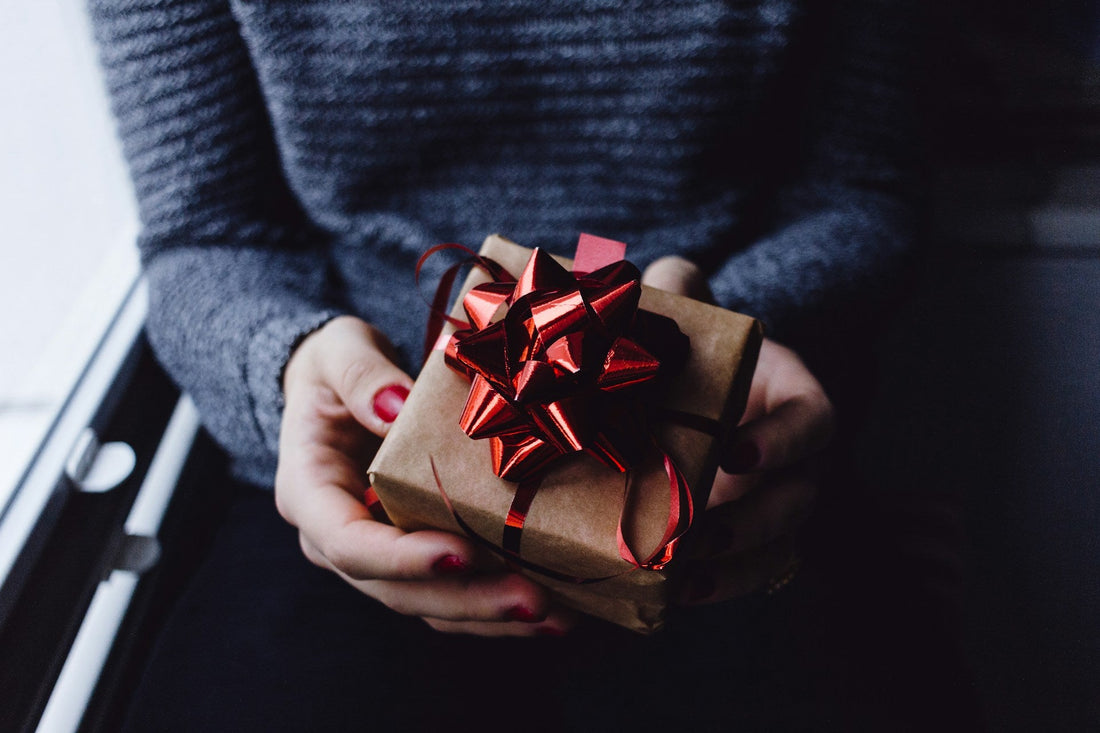 🎄 Božićni poklon za parove: Kako izabrati dar koji budi strast i povezanost