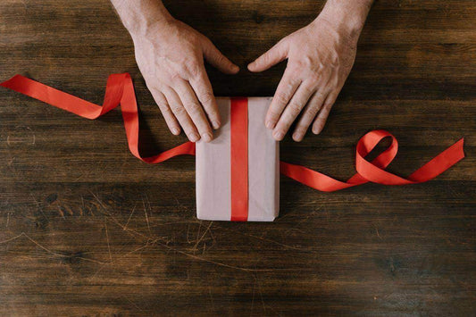 5 razlogov, zakaj je darilno pakiranje popoln dodatek k vašemu darilu 🎁 - Temptico Čokolada